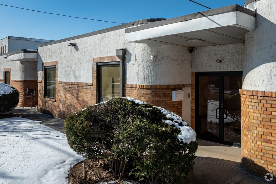 801 E Linden Ave, Linden, NJ à louer - Photo du bâtiment - Image 3 de 7
