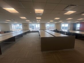 425 S Financial Pl, Chicago, IL for lease Building Photo- Image 1 of 3