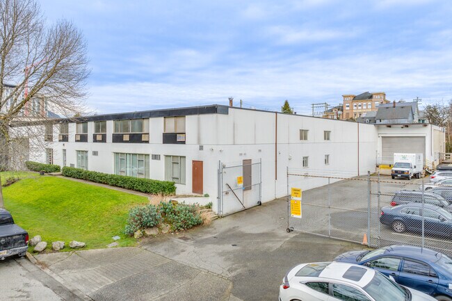 Plus de détails pour 680 Raymur Ave, Vancouver, BC - Industriel à vendre