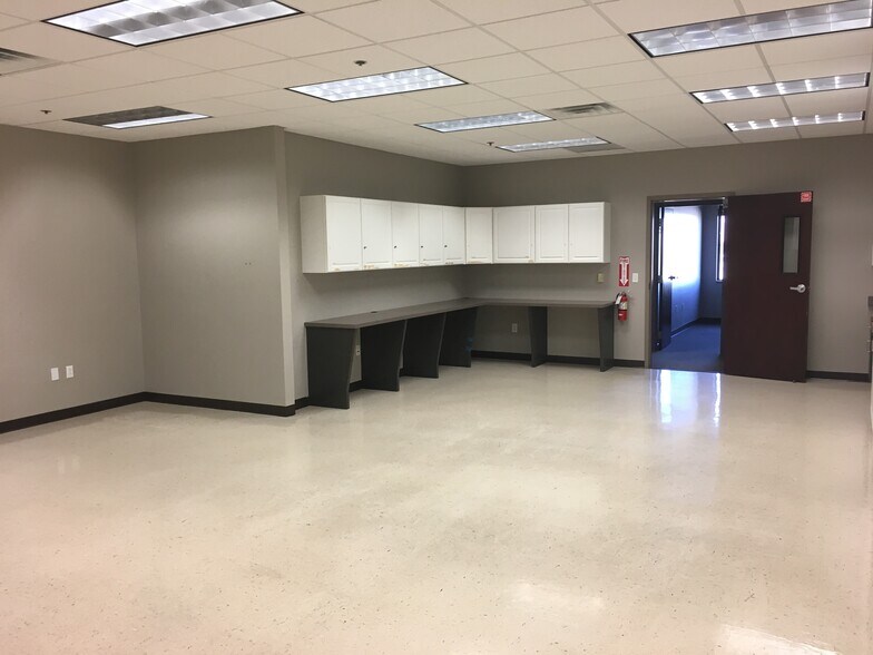 2800 S Rock Rd, Wichita, KS à louer - Photo intérieure - Image 3 de 11