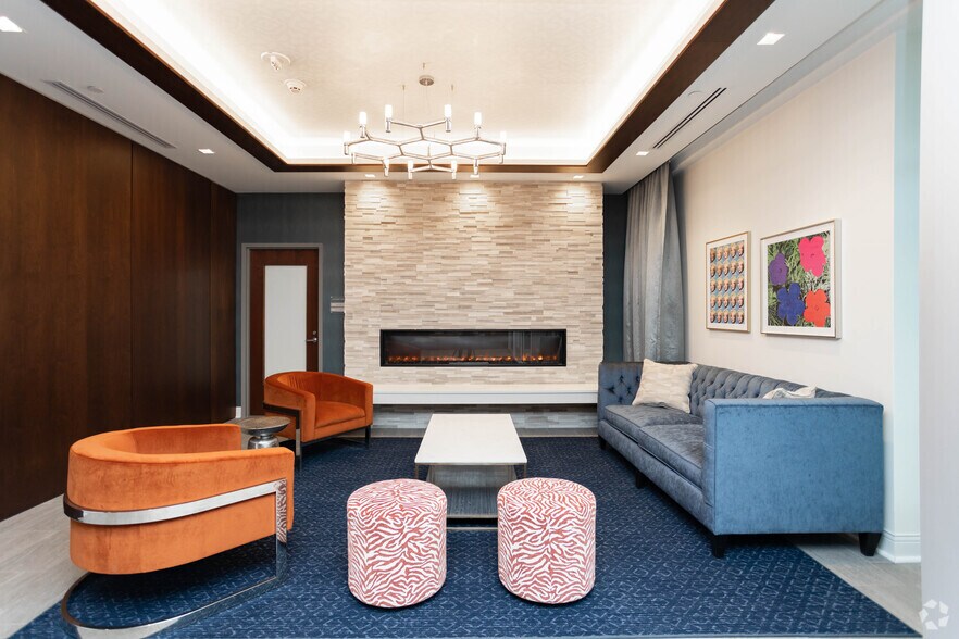 6315 Forbes Ave, Squirrel Hill, PA for lease - Interior Photo - Image 1 of 20