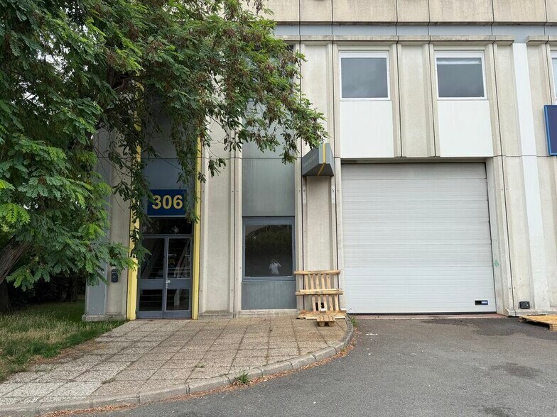 114 Avenue Louis Roche, Gennevilliers for lease - Building Photo - Image 1 of 20