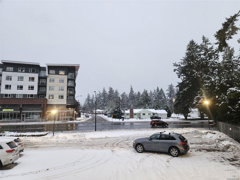 1919 Sooke Rd, Victoria, BC à vendre - Photo du bâtiment - Image 2 de 9