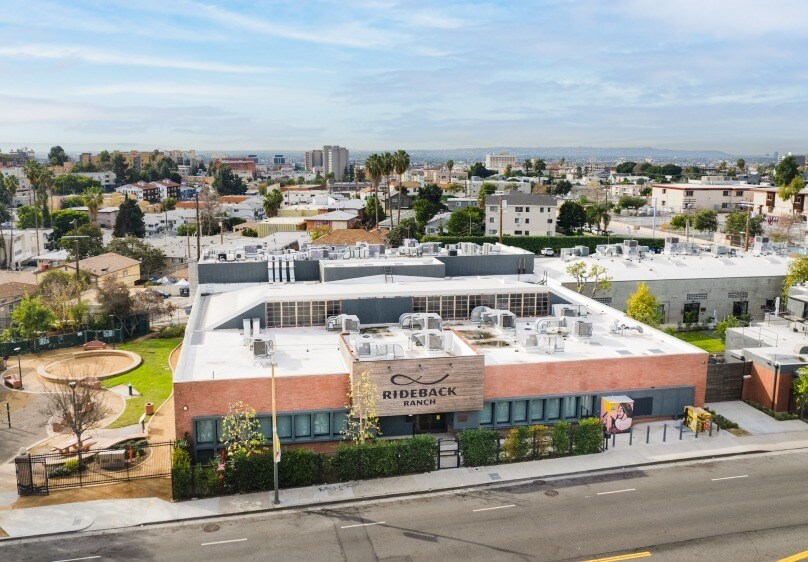 1670 Beverly Blvd, Los Angeles, CA à louer - Photo du bâtiment - Image 3 de 4