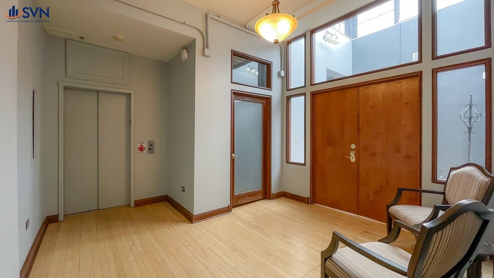 301-305 W Main St, St Charles, IL à louer - Photo intérieure - Image 3 de 7