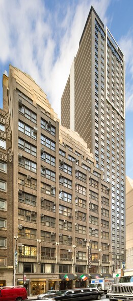 315-321 W 39th St, New York, NY à louer - Photo du bâtiment - Image 2 de 5