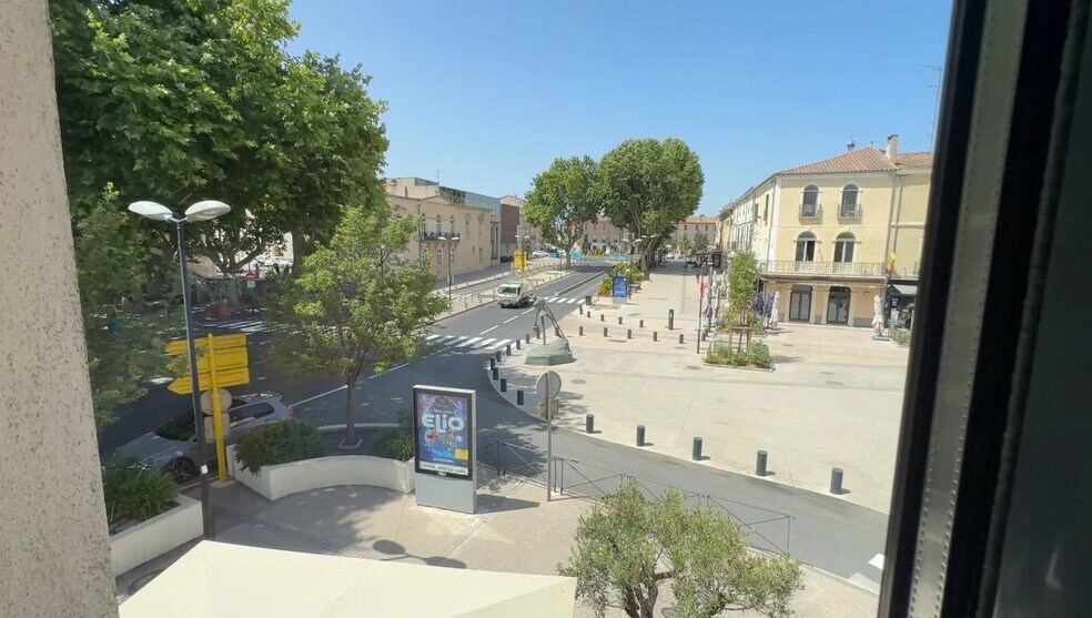 Bureau dans Lunel à louer - Photo du bâtiment - Image 2 de 15