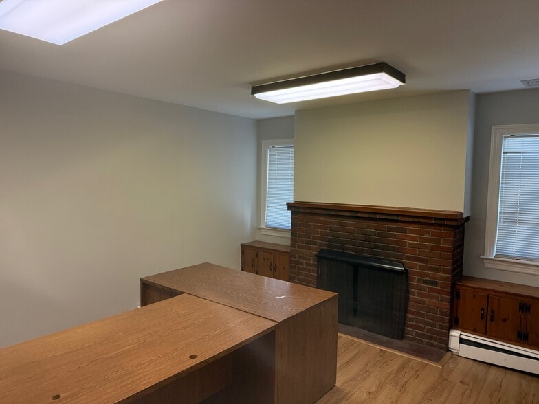 17 Saint Charles St, Thornwood, NY for lease - Building Photo - Image 2 of 4