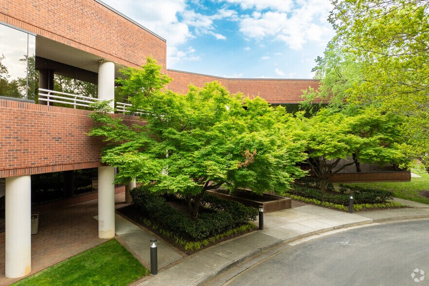 9211 Forest Hill Ave, Richmond, VA à louer - Photo du bâtiment - Image 1 de 20