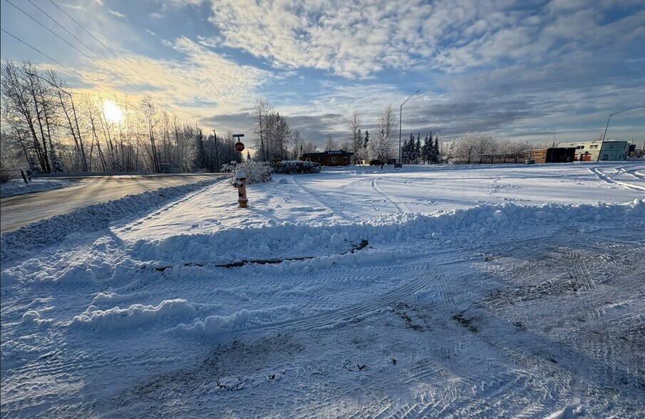 4627 Mountain View Dr, Anchorage, AK à vendre - Photo du bâtiment - Image 3 de 4