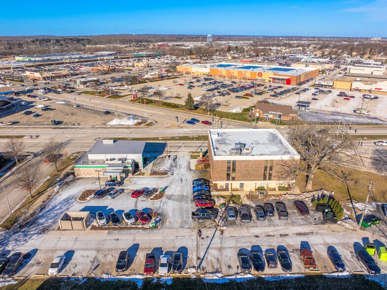 10533 W National Ave, West Allis, WI à louer - Photo du bâtiment - Image 2 de 8