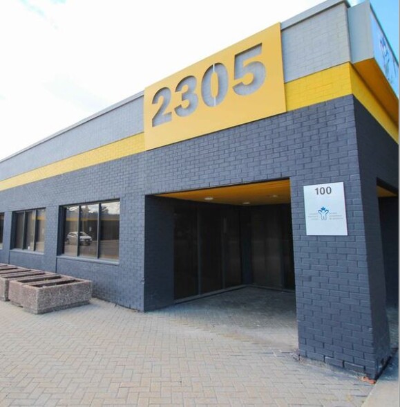 2305 St Laurent Blvd, Ottawa, ON for lease - Primary Photo - Image 2 of 4