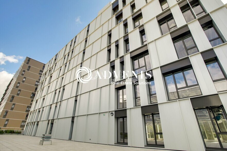 Bureau dans Champs-sur-Marne à vendre - Photo du bâtiment - Image 2 de 12
