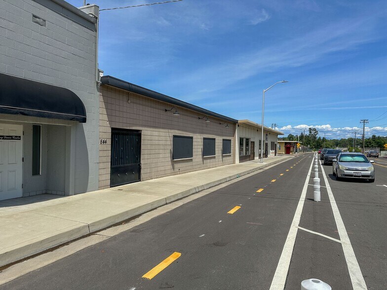 840-844 Butte St, Redding, CA à louer - Photo du bâtiment - Image 1 de 2