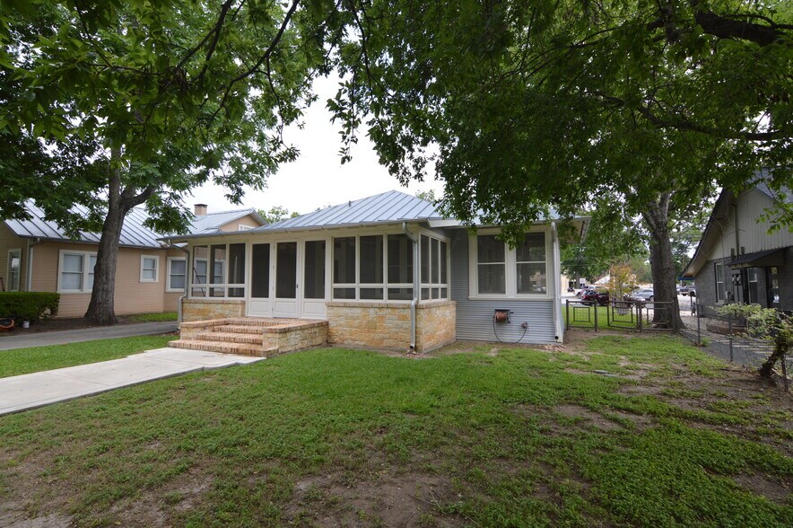 117 Rosewood Ave, Boerne, TX à vendre - Photo du bâtiment - Image 3 de 14
