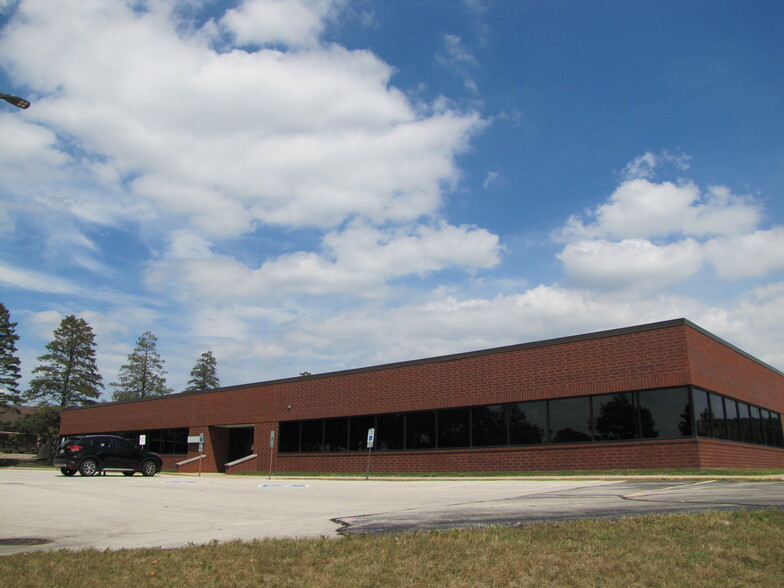 2110 Fox Dr, Champaign, IL for lease - Building Photo - Image 1 of 32