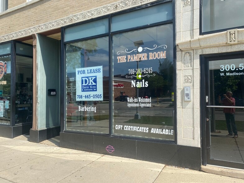 300 Madison St, Oak Park, IL for lease - Building Photo - Image 2 of 5