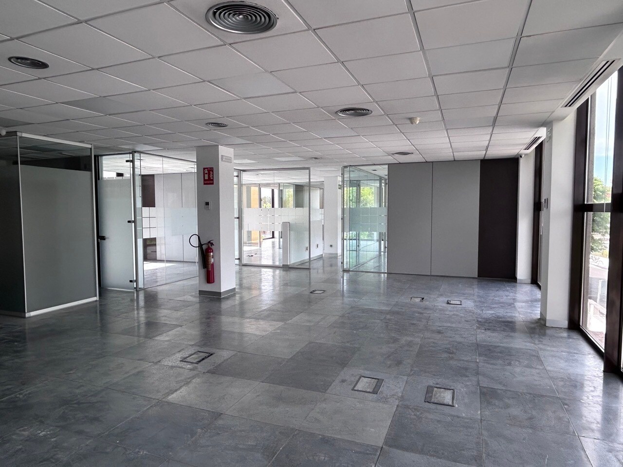 Calle López Santos, 2, Las Rozas de Madrid, Madrid for lease Interior Photo- Image 1 of 7