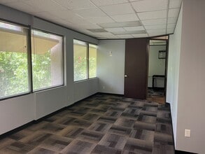 710 N Post Oak Rd, Houston, TX for lease Interior Photo- Image 2 of 10