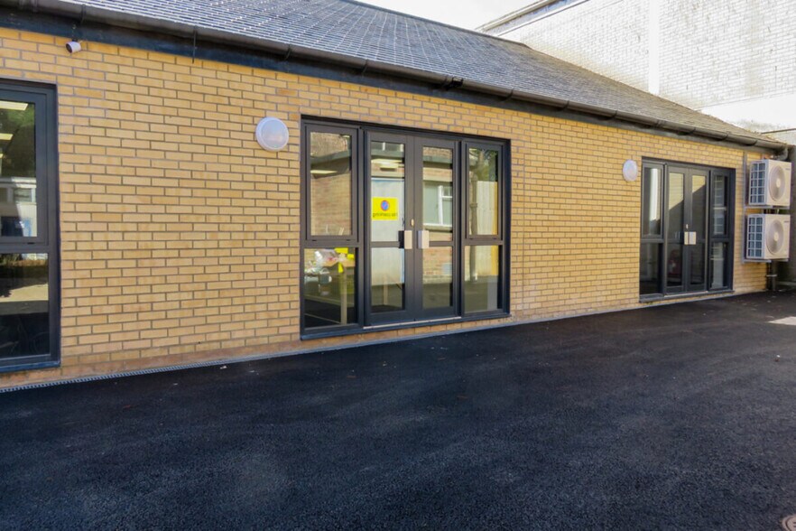 25 Fore St, Totnes à louer - Photo du bâtiment - Image 1 de 1