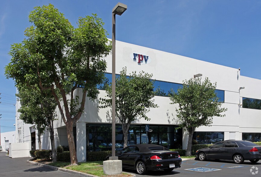 1275 S Lewis St, Anaheim, CA for lease - Building Photo - Image 1 of 2