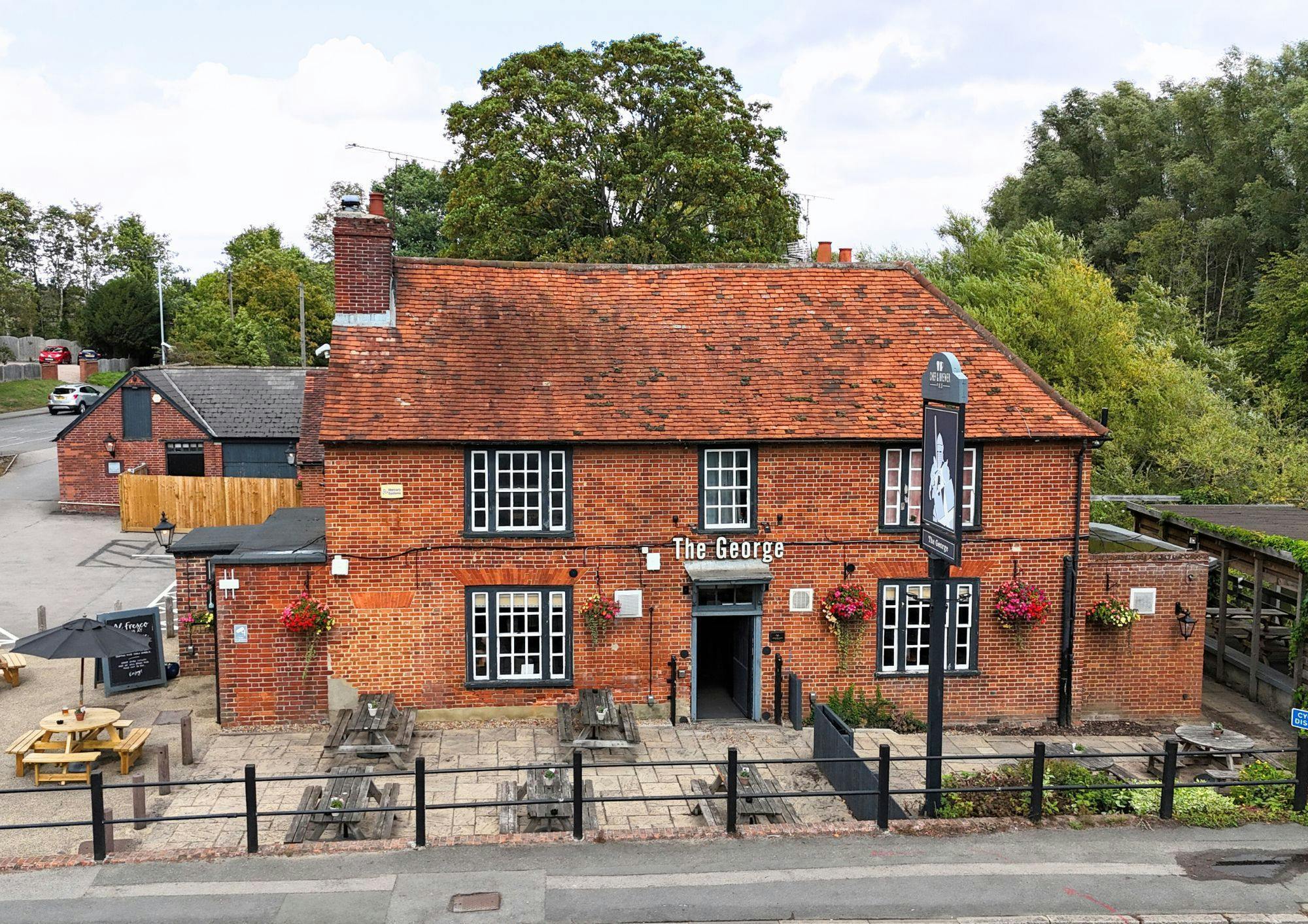 660 Loddon Bridge Rd, Reading for sale Primary Photo- Image 1 of 13