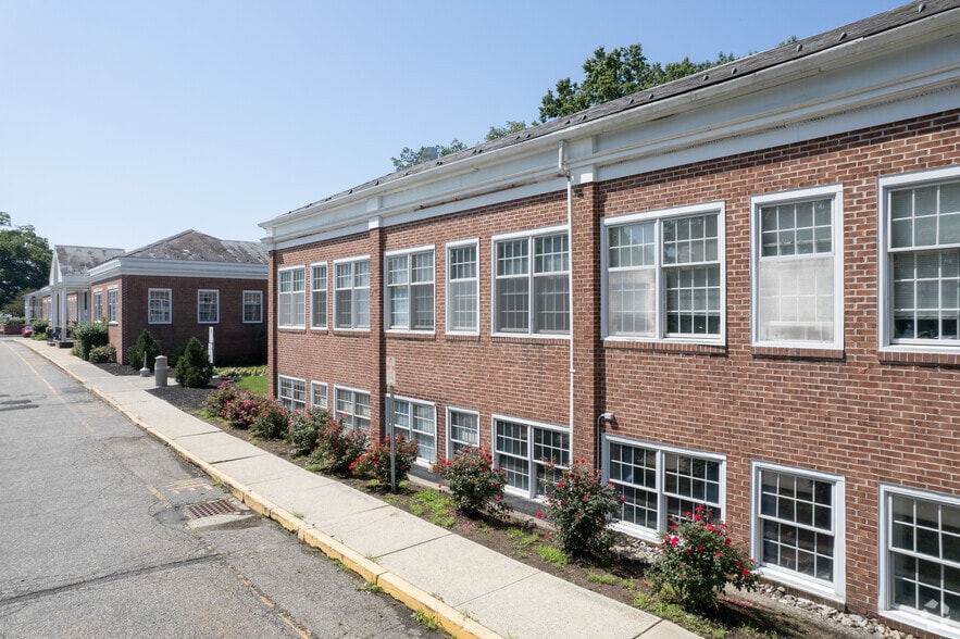 550 Kinderkamack Rd, Oradell, NJ à louer - Photo du bâtiment - Image 2 de 5