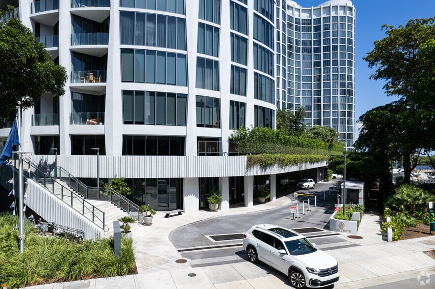 2811-2831 S Bayshore Dr, Miami, FL à vendre - Photo du bâtiment - Image 2 de 5