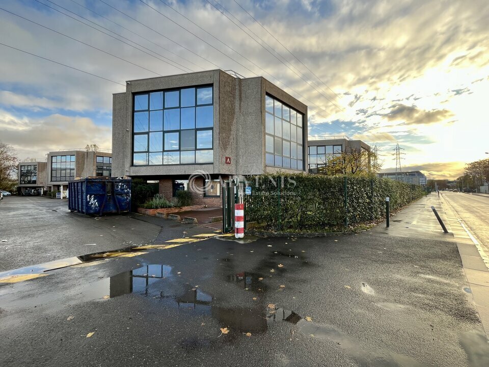 Bureau dans Nanterre à vendre Photo du bâtiment- Image 1 de 13