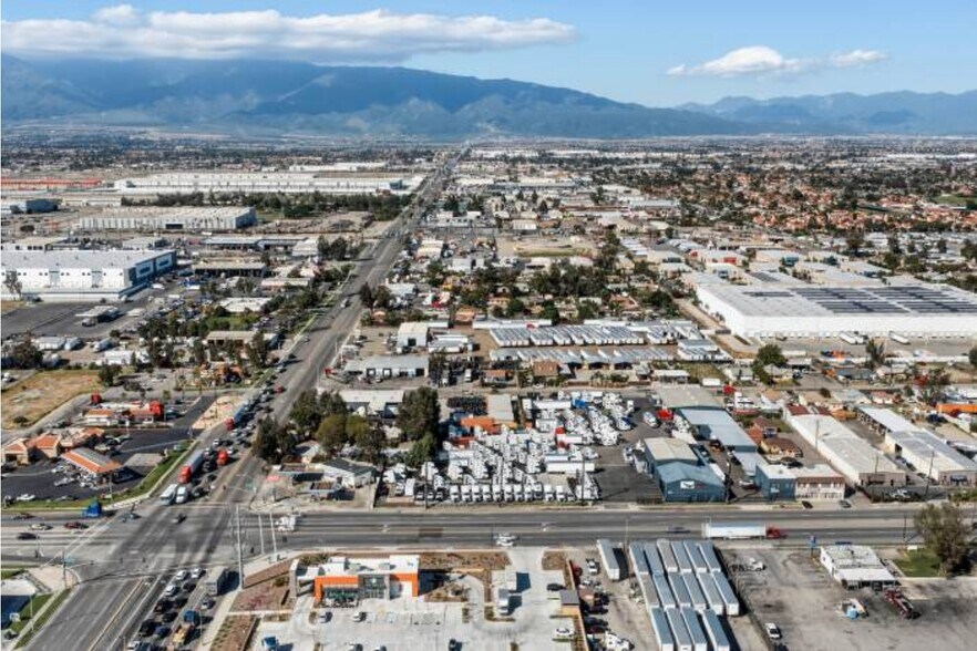 14578 Valley Blvd, Fontana, CA à vendre - Aérien - Image 2 de 7