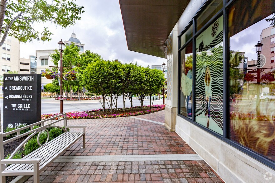 11635 Ash St, Leawood, KS à louer - Photo du bâtiment - Image 2 de 19