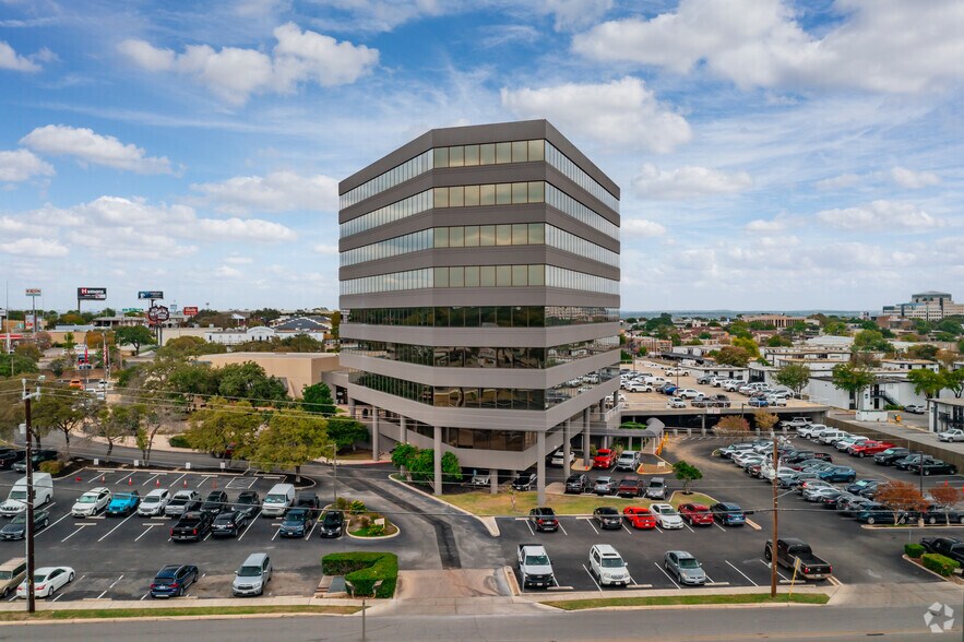 10010 San Pedro Ave, San Antonio, TX à louer - Photo du bâtiment - Image 2 de 40