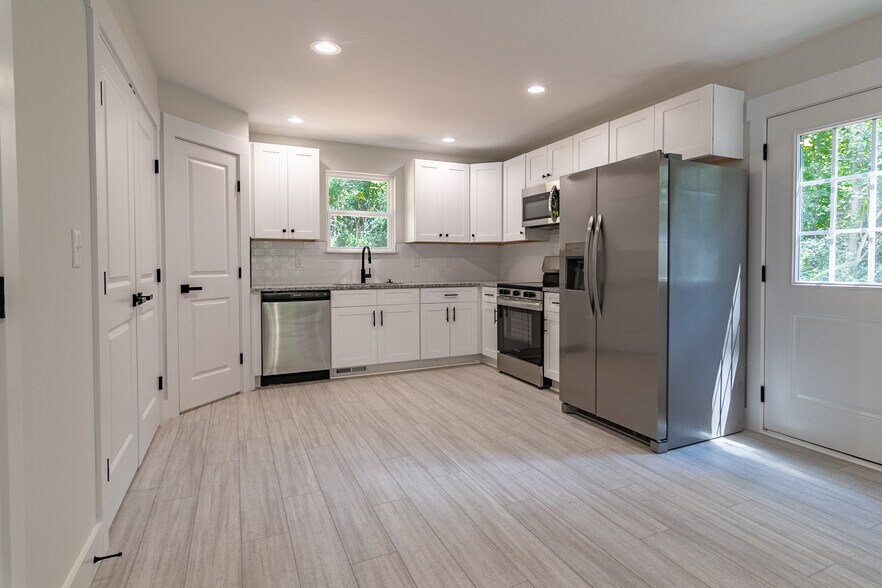 120-126 Brookmeade Dr portefeuille de 3 propriétés à vendre sur LoopNet.ca - Photo du bâtiment - Image 3 de 20