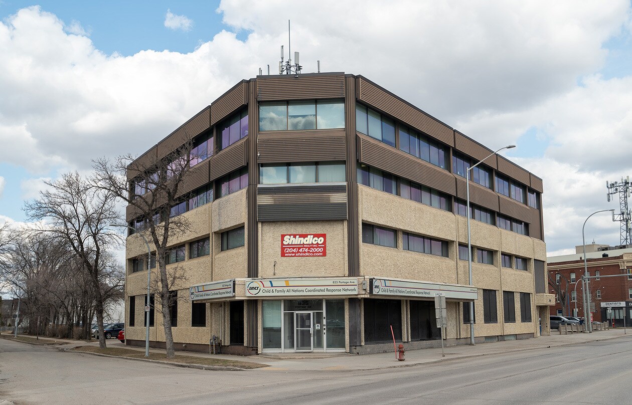 829, 831, 835 Portage Ave, Winnipeg, MB for lease Primary Photo- Image 1 of 17