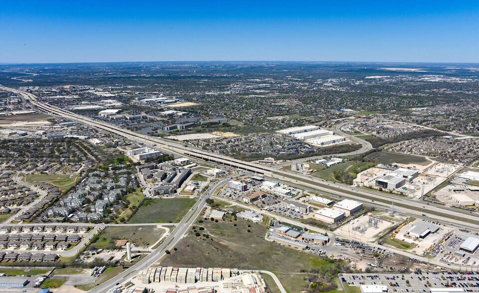 2735 S A W Grimes Blvd, Round Rock, TX à vendre - Photo du bâtiment - Image 2 de 6