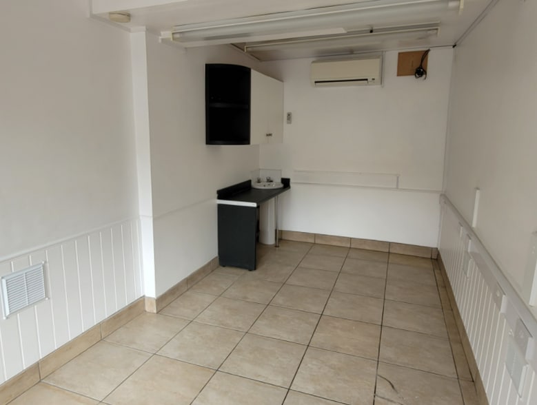 5 West St. Marys Gate, Grimsby for sale - Interior Photo - Image 2 of 3