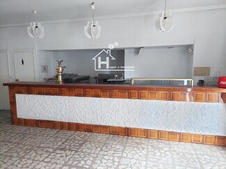 Plus de détails pour Multi-résidentiel à vendre