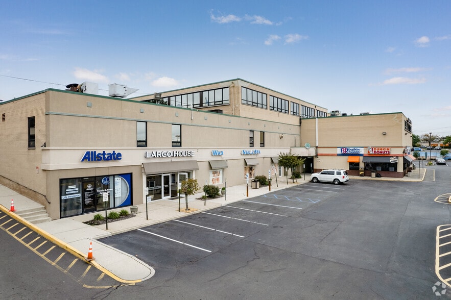 1033-1061 Bloomfield Ave, Clifton, NJ for lease - Building Photo - Image 2 of 6