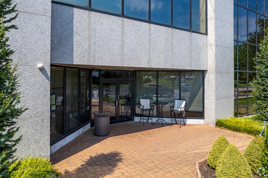 One Executive Drive, Marlton, NJ à louer - Photo du bâtiment - Image 3 de 12