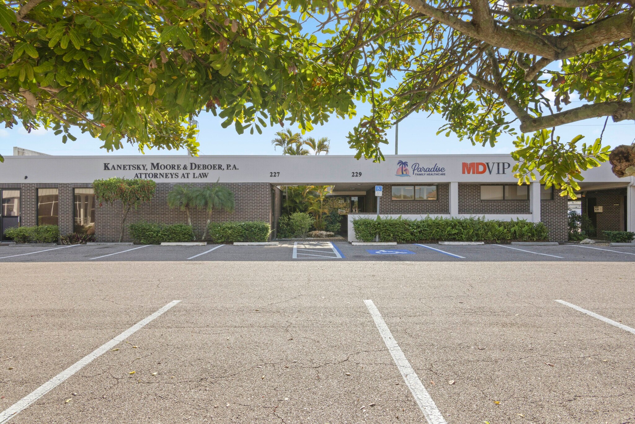 227-233 Nokomis Ave, Venice, FL à vendre Photo principale- Image 1 de 41