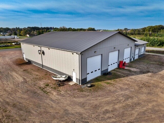 705 N Main St, Loyal, WI à vendre - Photo du bâtiment - Image 3 de 26