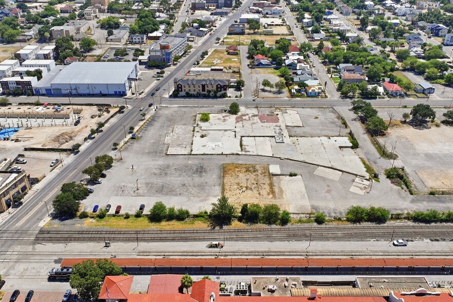 1220 E Commerce St, San Antonio, TX for sale - Building Photo - Image 3 of 24