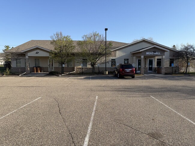 Plus de détails pour 1320 County Road D E, Maplewood, MN - Commerce de détail à vendre