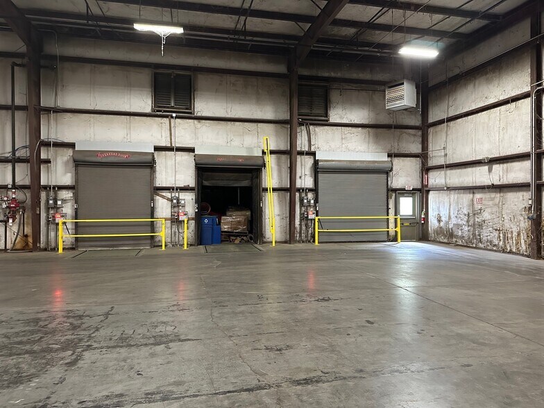 Maxine Road portefeuille de 3 propriétés à vendre sur LoopNet.ca - Photo intérieure - Image 2 de 15