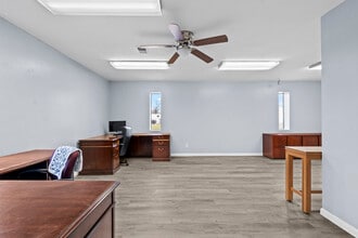 4611 Pinewood Rd, Louisville, KY à louer Photo intérieure- Image 2 de 24