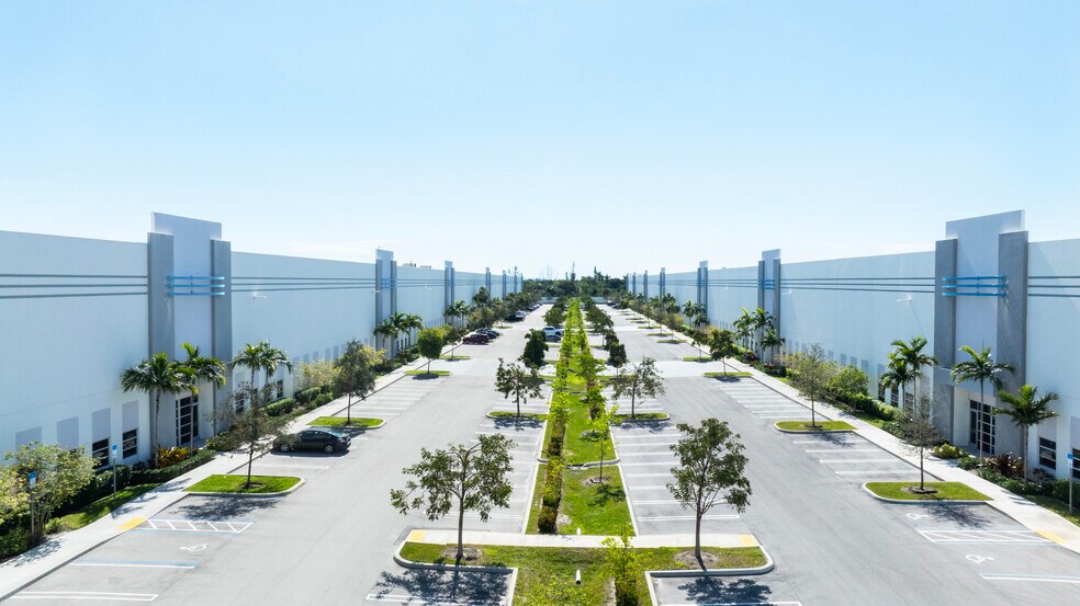 1240-1270 NE 48th St, Pompano Beach, FL à louer - Photo du bâtiment - Image 2 de 8