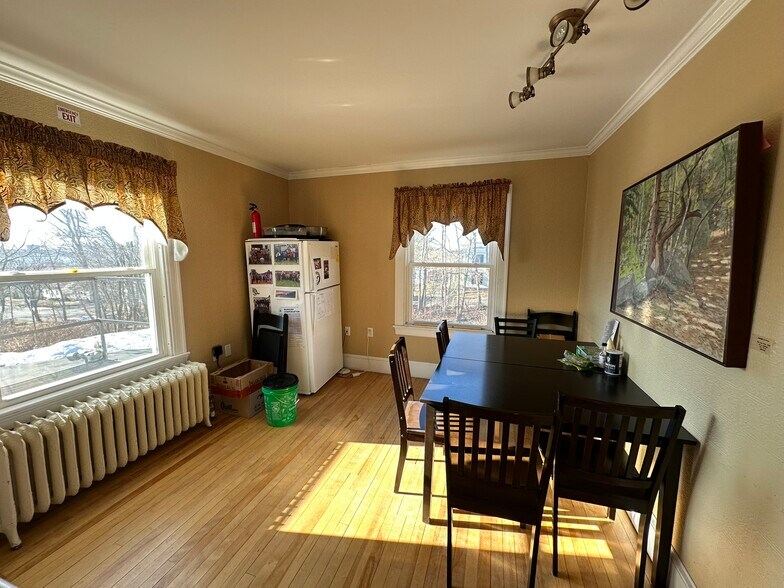509 Ocean Ave, Portland, ME à vendre - Photo du bâtiment - Image 3 de 8