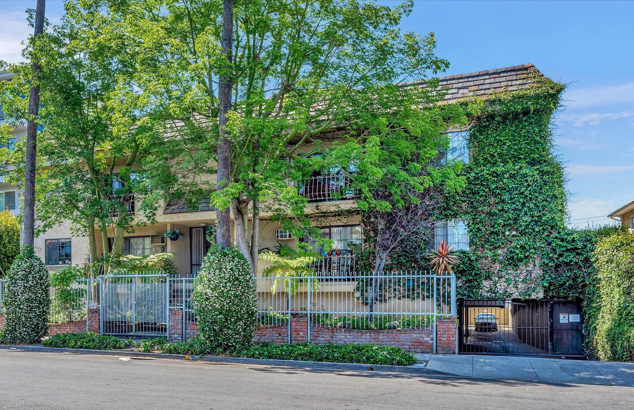 6040 Carlton Way, Los Angeles, CA à vendre Photo du bâtiment- Image 1 de 1