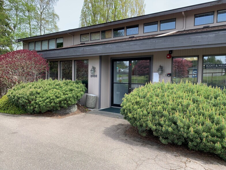 3036 Perry Ave, Bremerton, WA à louer - Photo du bâtiment - Image 2 de 4