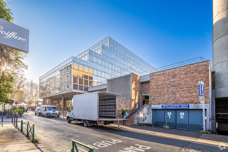 Bureau dans Malakoff à louer - Photo du bâtiment - Image 2 de 2